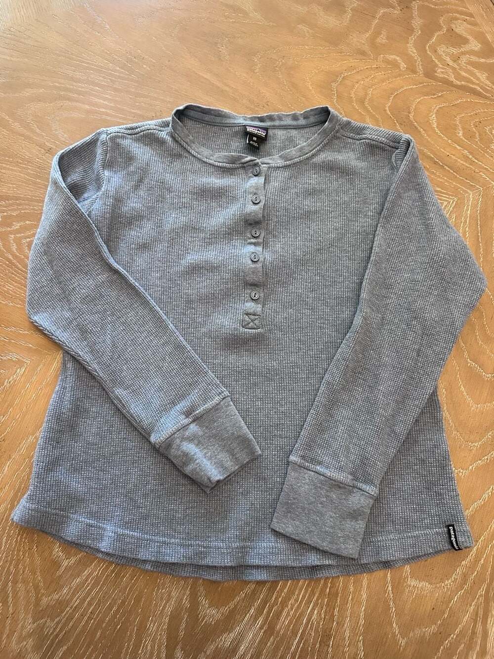 Patagonia Women's Waffle Knit Thermal Henley Long Sleeve Top Gray Size XS